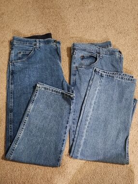 Nice pair of men's Classic Wrangler Denim Blue Jeans Straight Leg Size 36 x 29